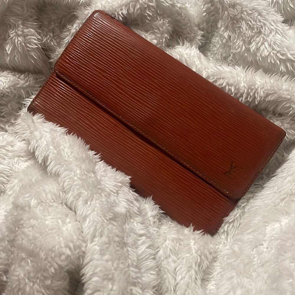 Authentic Louis Vuitton International Wallet